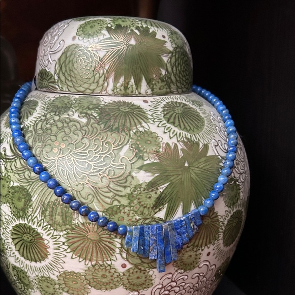 Vintage Lapis Lazuli Blue Beaded Necklace with Graduated Center, Barrel Clasp - Picture 4 of 12